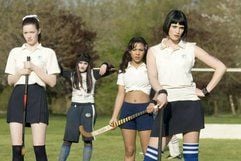 Die Girls von St. Trinnain Annabelle Fritton (Talulah Riley; l-r), Andrea (Paloma Faith), Taylor (Kathryn Drysdale) und Kelly (Gemma Arterton) in einer Szene des gleichnamigen Films (undatierte Filmszene). (Foto: dpa)