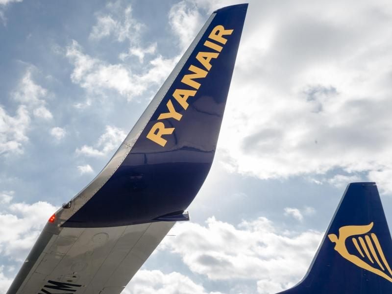 Das Logo der Ryanair ist auf einer Boeing 737-800 zu sehen. Foto: Markus Scholz/Archiv