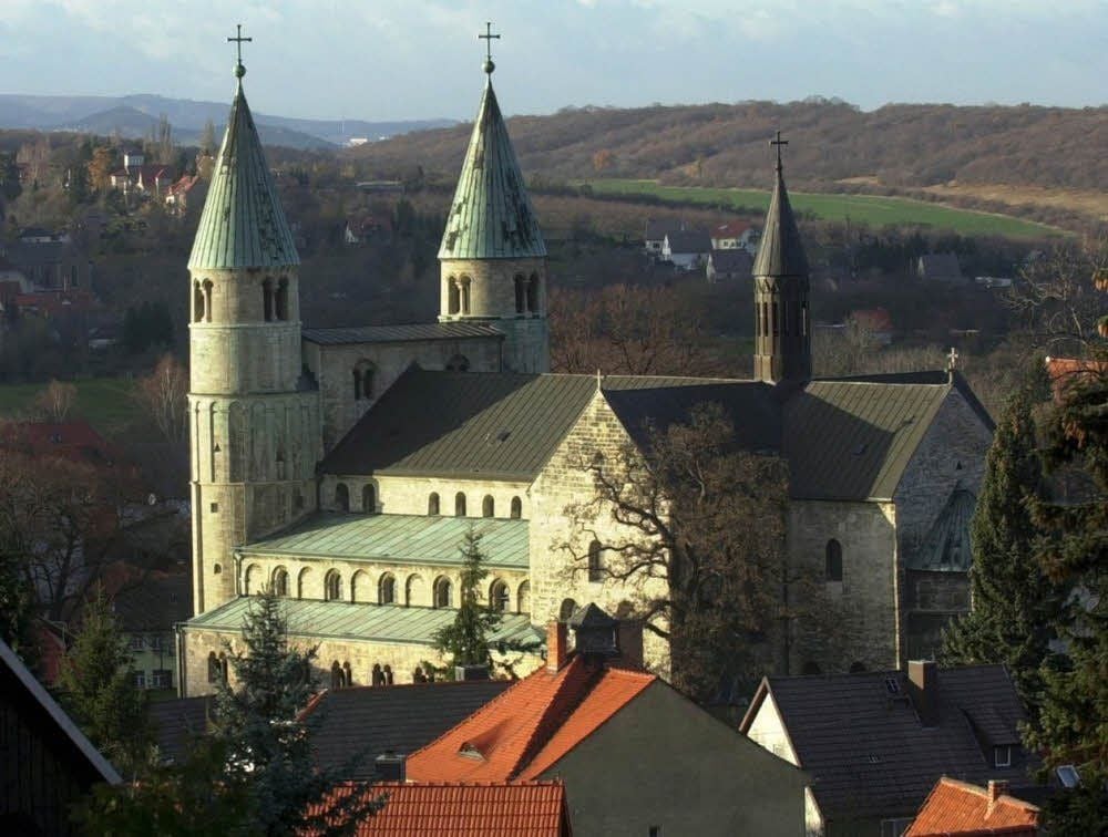 Blick auf die mehr als 1.000 Jahre alte Stiftskirche St. Cyriakus in Gernrode