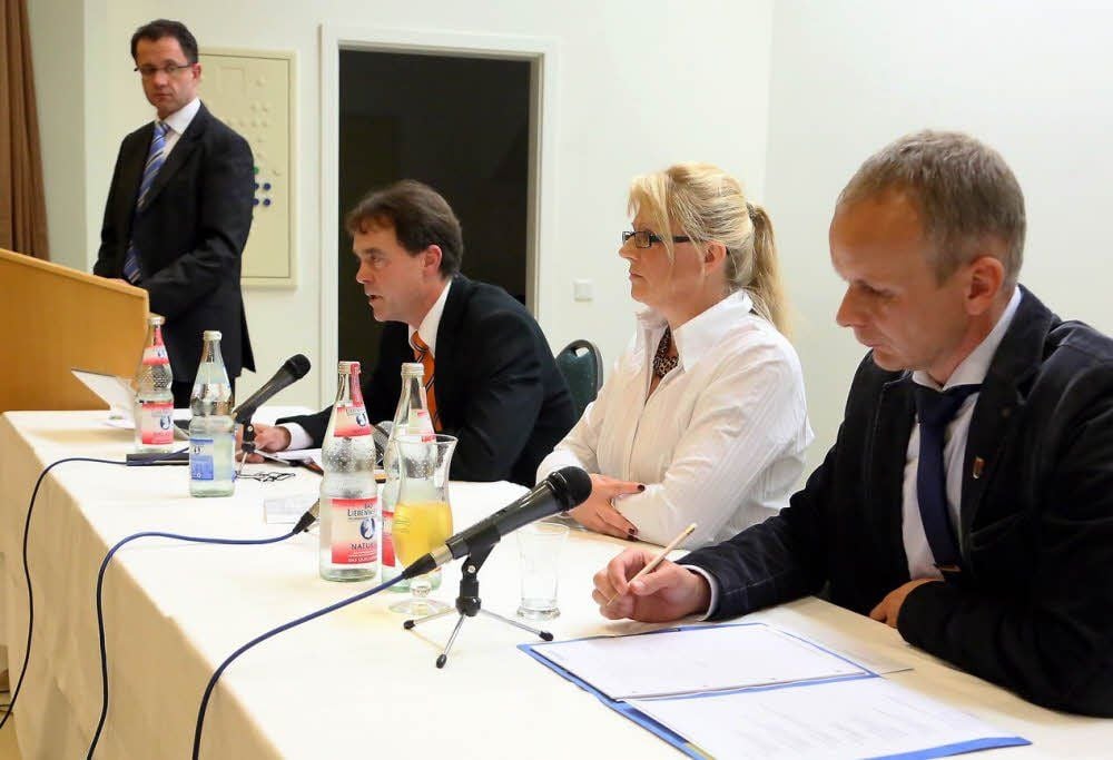 Sie stellten sich den Fragen der Einwohner: Frank Brettschneider, Ines Kluge und Michael Jahn (von rechts).