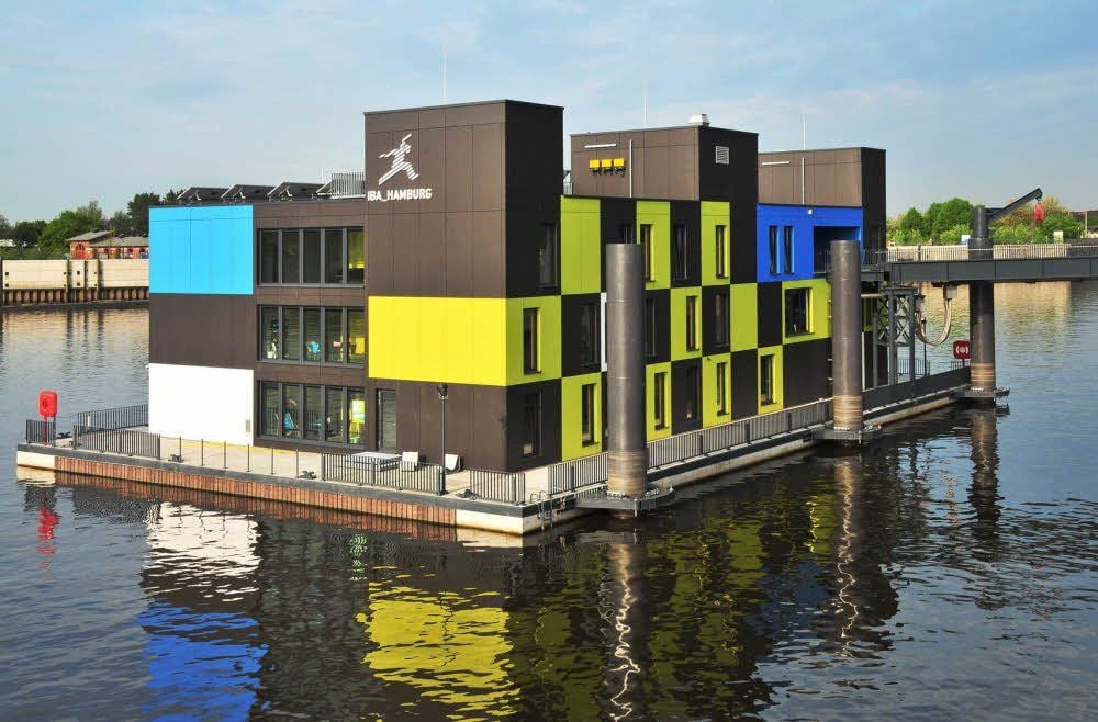 Bürogebäude aus Modulen im Hafen Hamburg
