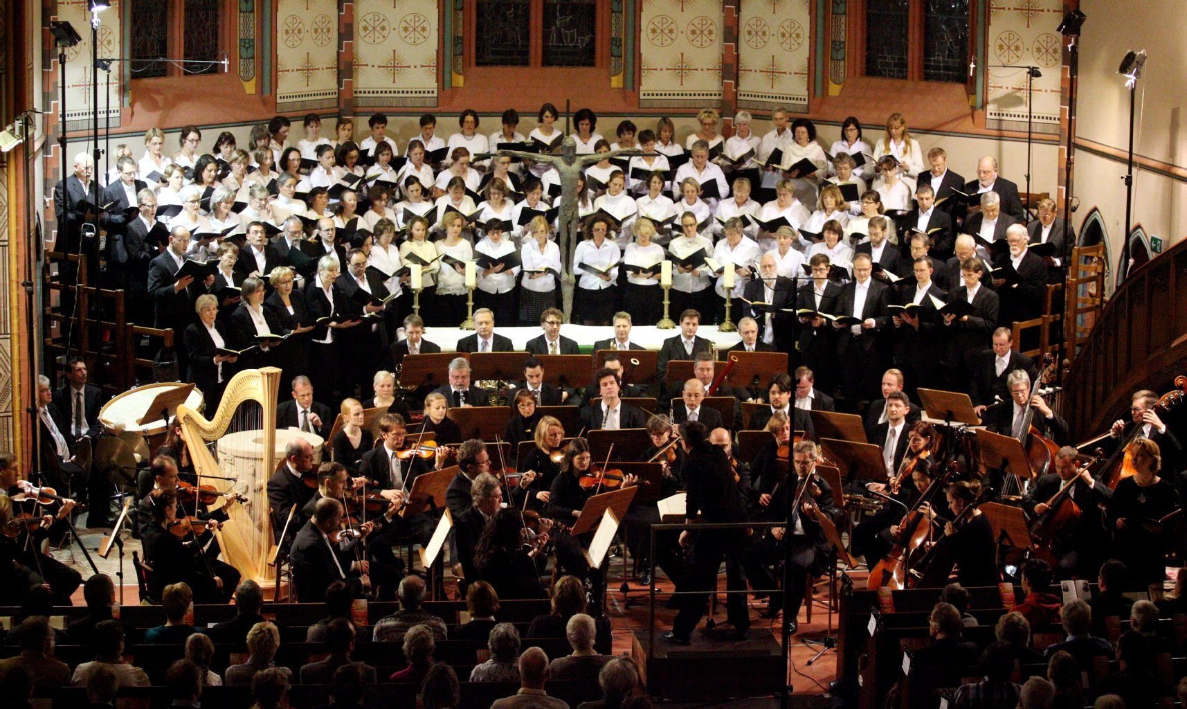 Der Paulus-Chor begleitet von der Staatskapelle.