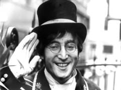 Das Archivfoto zeigt den britischen Musiker John Lennon im November 1966. Am Sonntag (9. Oktober 2005), wäre der Beatles-Bandleader 65 Jahre alt geworden. (Foto: dpa)