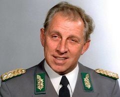 Generalleutnant Klaus-Dieter Baumgarten, Stellvertreter des Ministers für Nationale Verteidigung und Chef der Grenztruppen der ehemaligen DDR, auf einem Bild von 1982. (Foto: dpa)
