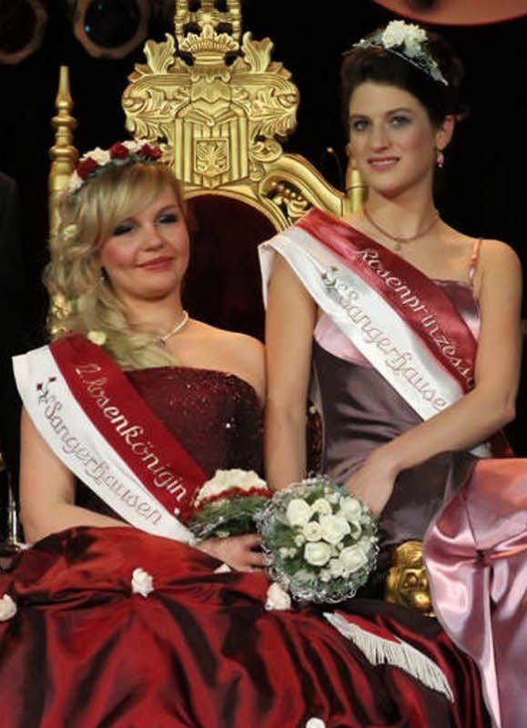 Das aktuelle majestätische Doppel: Rosenkönigin Saskia (l.) und Rosenprinzessin Antonia. Am 1. Mai wird die neue Rosenprinzessin gewählt.