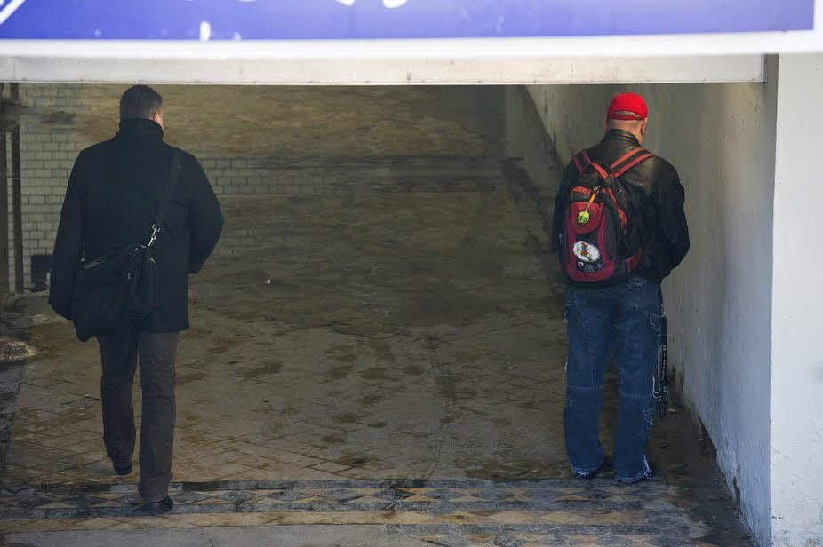 In Anbetracht fehlender öffentlicher Toiletten wird in der Bahnhofsunterführung regelmäßig uriniert.