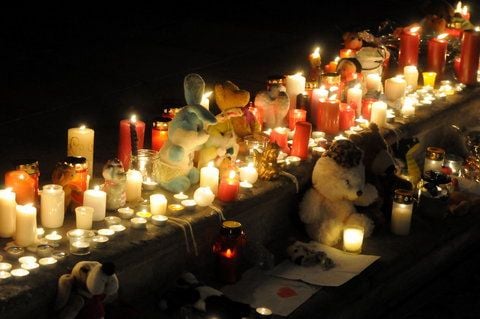 Ein Lichtermeer aus Kerzen im Altarbereich der Marienkirche in Weißenfels. (FOTO: LISKER)