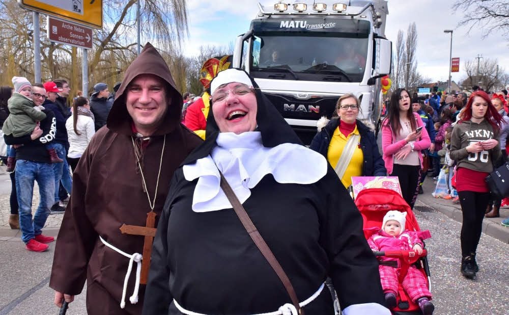 Thomas und Kerstin Spurk beim Karnevalsumzug 2018