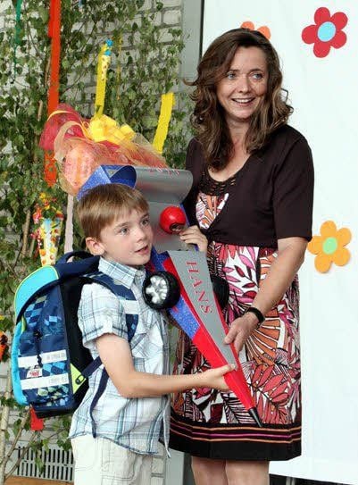 Klassenlehrerin Anke Fritzsche und Abc-Schütze Hans Meinhof