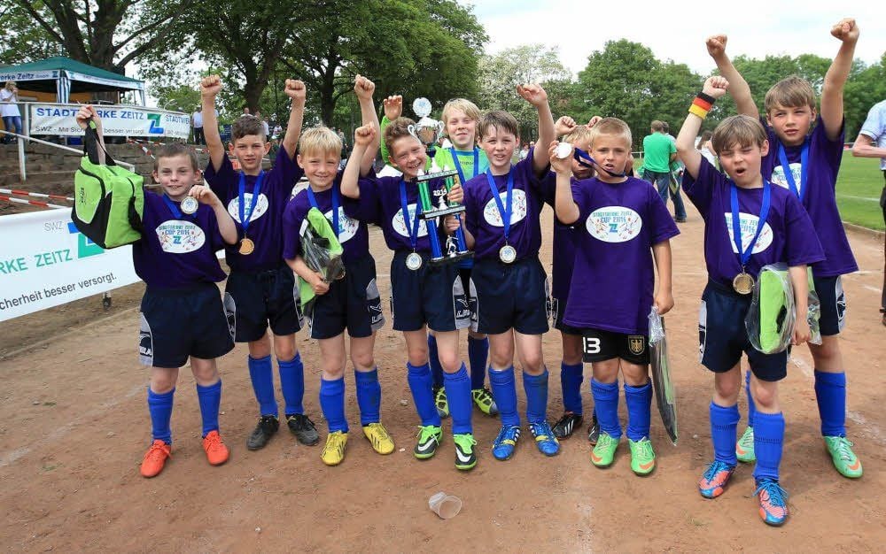 So sehen Sieger aus: Die Grundschule Droßdorf gewann den Cup.