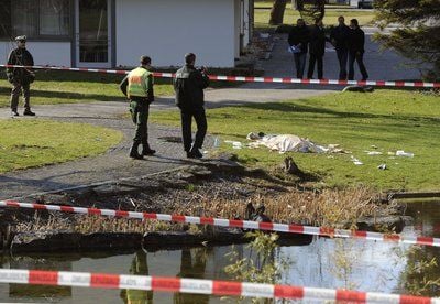 Nach dem Amoklauf eines 17-jährigen Jugendlichen liegt eine Leiche auf dem Gelände des Krankenhauses für Psychiatrie und Neurologie Winnenden. (FOTO: DPA)