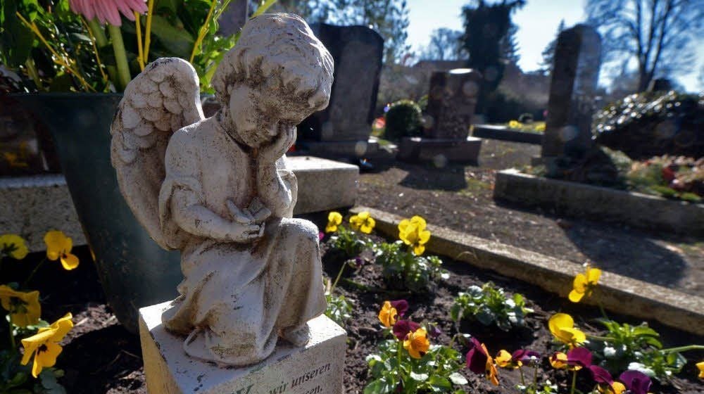 Der Bauwirtschaftshof pflegt den Friedhof in Winningen. Die Satzung der Stadt gilt auch hier.