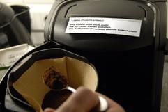 Das kann es nicht sein: Praktikanten sollten sich nicht als Bedienung missbrauchen lassen. (Foto: dpa)