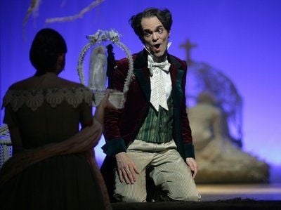 Darsteller Björn Christian Kuhn in der Rolle des Edgar Allan Poe singt im Musical «Edgar Allan Poe» in der Oper in Halle/Saale. (FOTO: DPA)