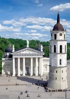 In Vilnius gehört die Kathedrale zu den bekanntesten Attraktionen. (Foto: dpa)