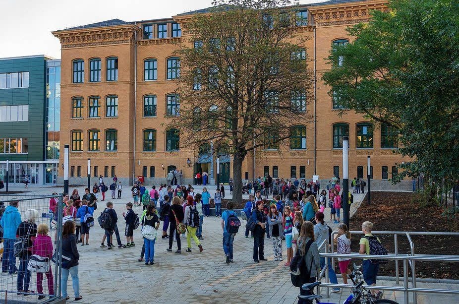 Der erste Schultag an der neu sanierten Goethe-Schule in Merseburg.
