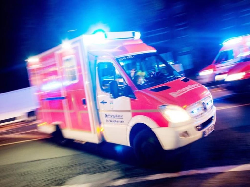 Bei einem schweren Unfall in Genthin kam am Freitagabend ein junger Mann (18) ums Leben.