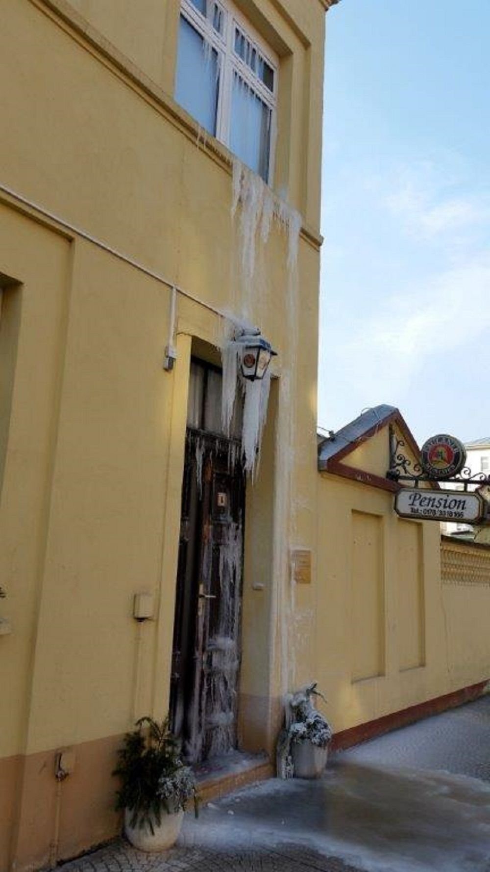 Eine defekte Wasserleitung führte zu diesem Eisgebilde an der „Schlachteplatte“.