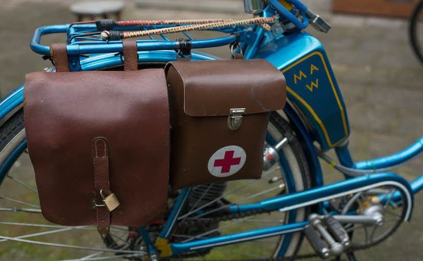Auch eine Erste-Hilfe-Tasche war an Bord.