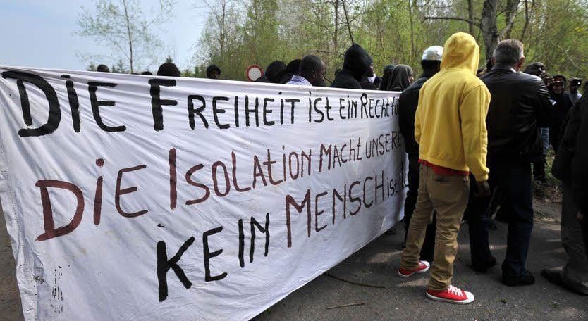 Bis 10.30 Uhr war die Zufahrt zur Unterkunft blockiert.