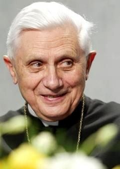 Kurienkardinal Joseph Ratzinger aus Deutschland wurde zum Nachfolger von Papst Johannes Paul II. gewählt. (Foto: dpa)