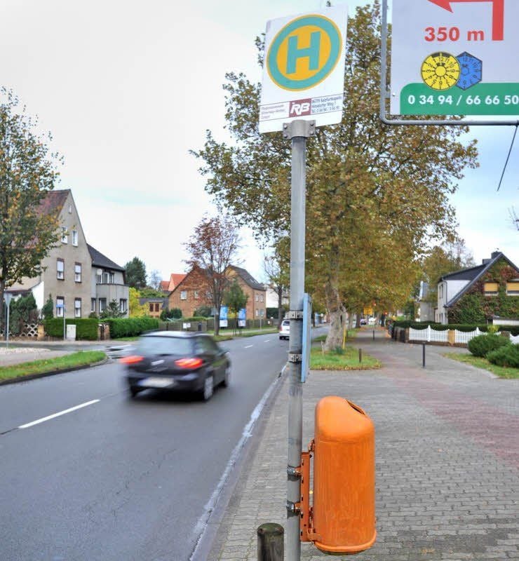 Die Bushaltestelle in der Leipziger Straße, wo oft gerast wird.