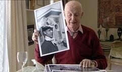 Im Kinofilm «Henri Cartier-Bresson - Biographie eines Augenblicks» zeigt Henri Cartier-Bresson alte Fotos aus seinem Archiv. (Foto: dpa)