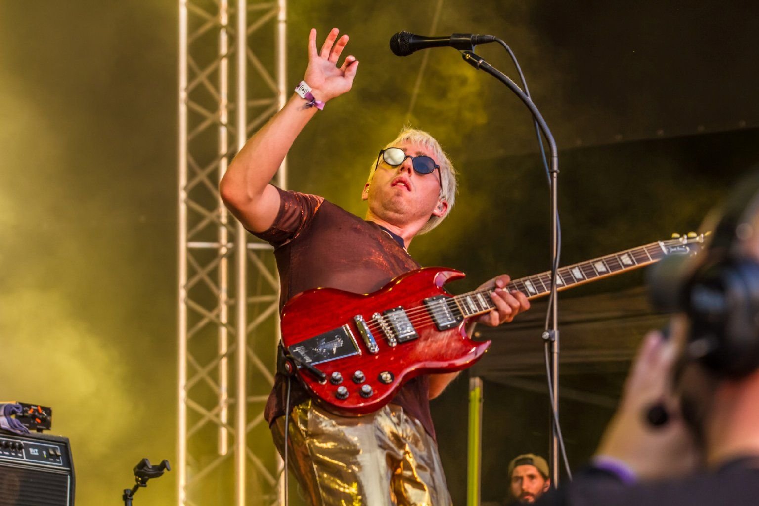 Die Band Bilderbuch auf dem Melt!-Festival 2015.