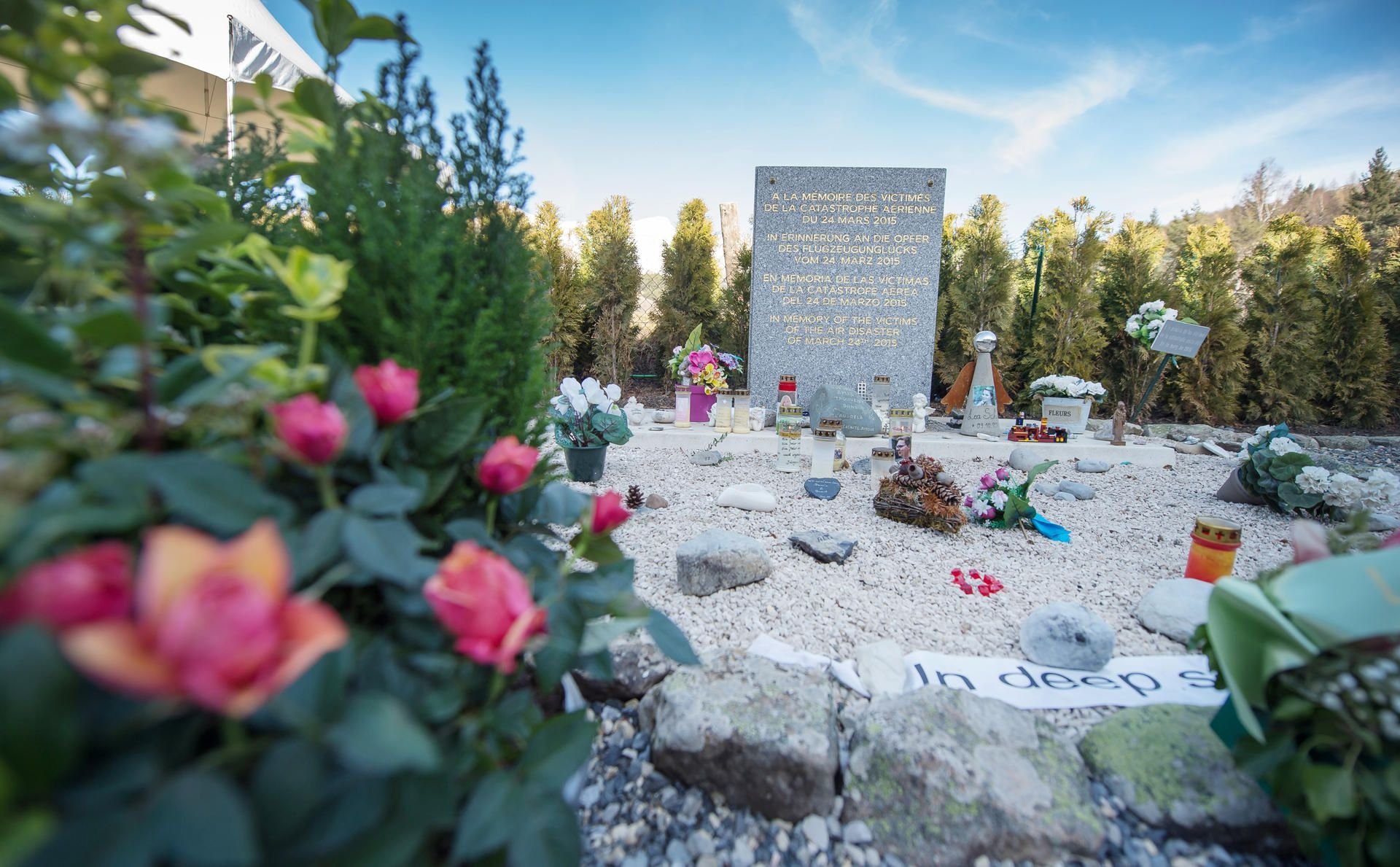 Eine Gedenkstätte für die Opfer des Flugzeugabsturzes des Germanwings Fluges 4U 9525