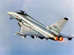 Ein Kampfflugzeug vom Typ Eurofighter beim Start. (Foto: dpa)