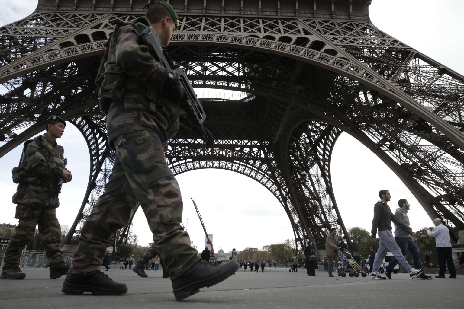 Frankreich befindet sich im Ausnahmezustand. Viele deutsche Schulen sagen Klassenfahrten in das Nachbarland ab.