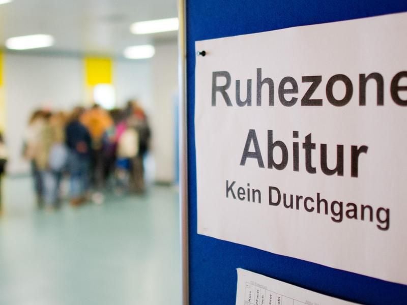 Eine Absage der Abiturprüfungen wird es nun möglicherweise in Schleswig-Holsten doch nicht geben. Foto: Julian Stratenschulte/dpa