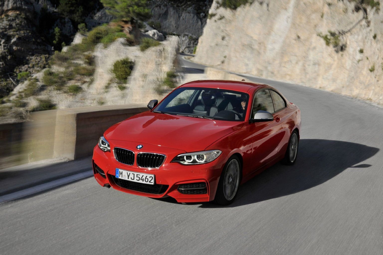 Das neue BMW 2er Coupé kostet mindestens 29.950 Euro und liegt damit rund 3000 Euro über dem vergleichbaren Fünftürer der 1er-Reihe.