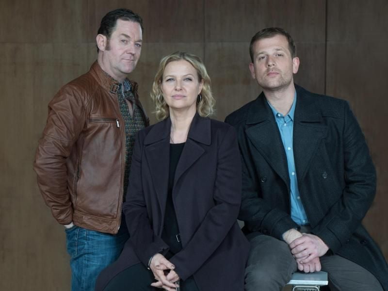 Kriminalkommissar Paul Böhmer (Jürgen Tonkel, l-r), Kriminalhauptkommissarin Vera Lanz (Katharina Böhm), und Kriminalkommissar Maximilian Murnau (Christoph Schechinger) bilden das Team der ZDF-Krimireihe „Die Chefin”. Die Folge „Der Neue” hat den Quotensieg geholt. Foto: Michael Marhoffer/ZDF
