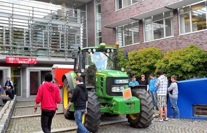 Mit schwerer Technik wurde bei der Ausbildungsmesse im vergangenen Jahr für Berufe in der Landwirtschaft geworben.