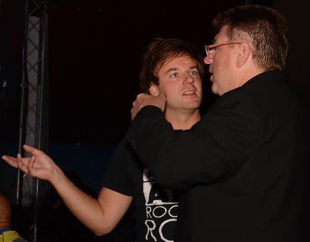 Während Phil Stewman (linkes Bild links) und Rainer Gerlach noch Details besprechen, ist Alexander Streich, begleitet von Timo Hoffmann, schon bei seinem Walk Inn.