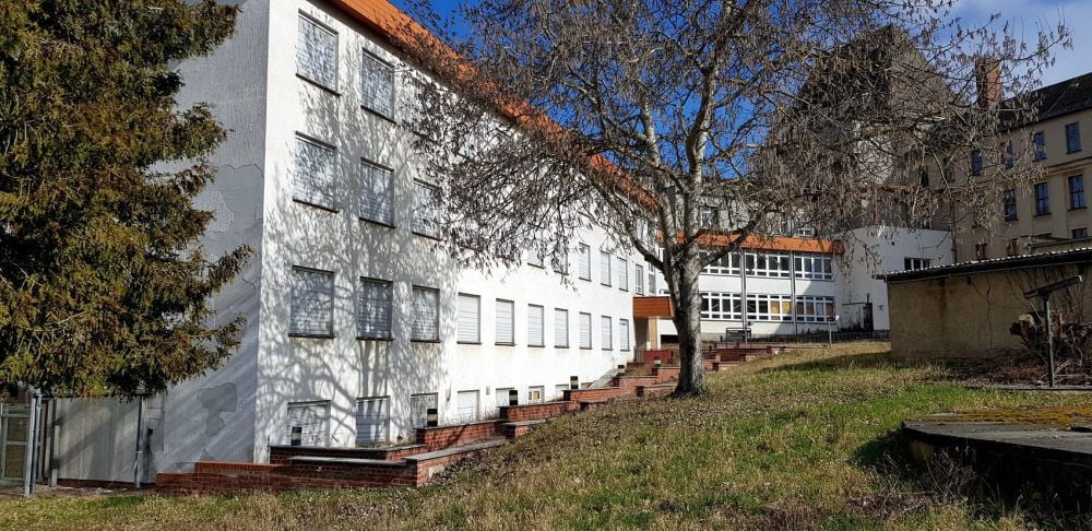 Der Anbau des ehemaligen Krankenhauses in Hohenmölsen soll in diesem Jahr zu einer Tagespflege umgebaut werden.