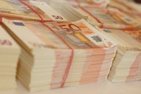 Im ersten Halbjahr 2010 bearbeitete die Polizei 65 Verfahren wegen gefälschter Banknoten, 3 mehr als zwischen Januar und Juni 2009. (FOTO: DPA)