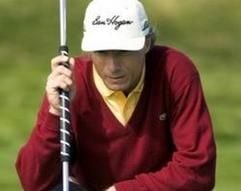 Bernhard Langer überlegt sich seinen nächsten Schlag. (Foto: dpa)