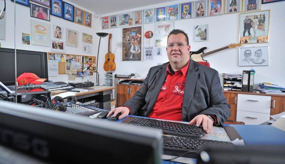 Der Sänger und Veranstaltungskaufmann Marko Roye tritt für die Wahl um das Amt des Oberbürgermeisters in Bitterfeld-Wolfen an.