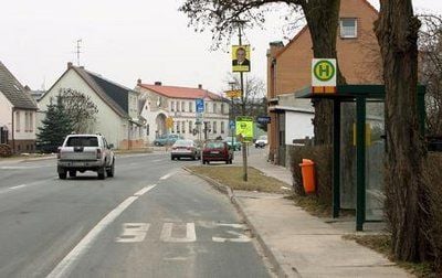 Blick auf eine Durchgangsstraße in der Gemeinde Pömmelte im Landkreis Schönebeck (FOTO: DPA)