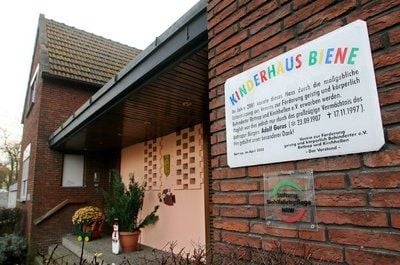 Das Kinderheim «Haus Biene» am 08.12.2008 in Bottrop. Das Kinderheim in Bottrop ist nach Misshandlungsvorwürfen aus den Reihen des Personals von den Behörden geschlossen worden. (FOTO: DPA)