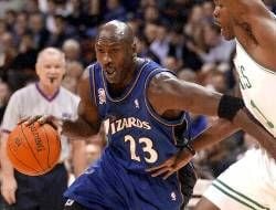 Michael Jordan verliert das erste Saisonspiel mit