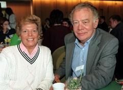 Klausjürgen Wussow und Sabine Scholz. Der Schauspieler Klausjürgen Wussow (75) hat nachInformationen der «Bild»-Zeitung am Sonntag einen Kreislaufkollapserlitten und ist in eine Klinik gebracht worden.