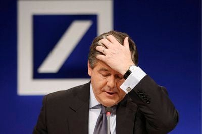 Der Vorstandsvorsitzende der Deutschen Bank AG, Josef Ackermann, gestikuliert am 05.02.09 in Frankfurt am Main auf einer Bilanz-Pressekonferenz für das Jahr 2008. (FOTO: DDP)