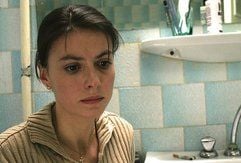 Laura Vasiliu in einer Szene des Films «4 Monate, 3 Wochen und 2 Tage» des rumänischen Regisseurs Cristian Mungiu (39). (Foto: dpa)