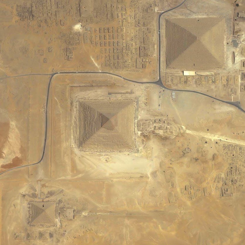 Weltkulturerbe aus dem All: Die Pyramiden von Gizeh.