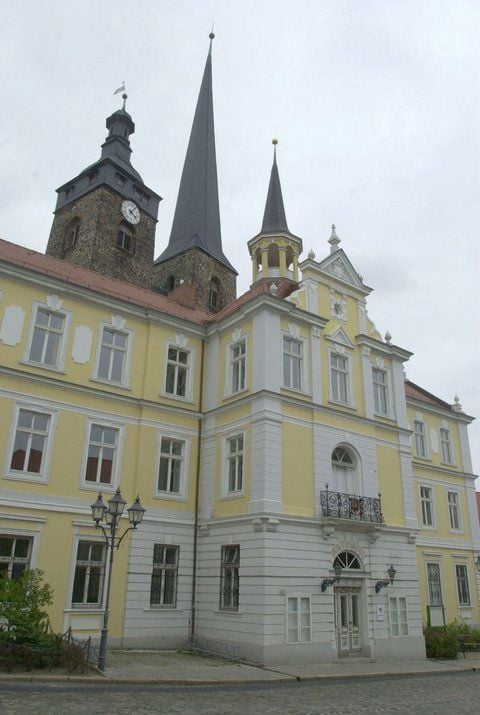 Blick auf das Rathaus von Burg im Jerichower Land. (FOTO: DPA)