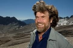 Der Südtiroler Bergsteiger Reinhold Messner (Archivfoto vom 06.09.2005) plant einen Familienausflug zum Nanga Parbat, mitsamt Brüdern, Ehefrauen und Kindern. (Foto: dpa)