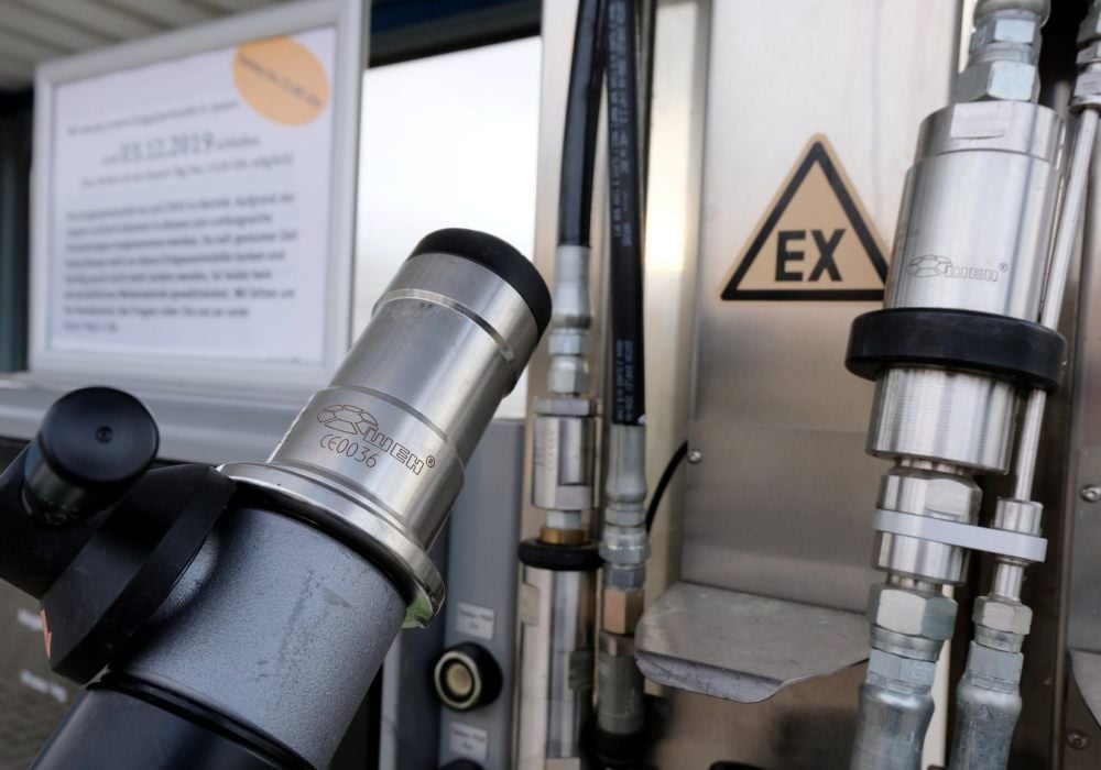 Das Schild „EX“ (Explosionsgefahr) hat für die Jessener Autofahrer noch eine zweite Bedeutung: Bis heute 15 Uhr konnte hier Erdgas getankt werden.